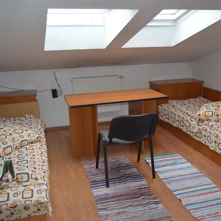 Kollege Hostel Cluj-Napoca Extérieur photo