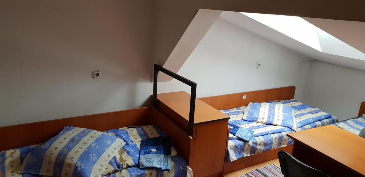 Kollege Hostel Cluj-Napoca Extérieur photo