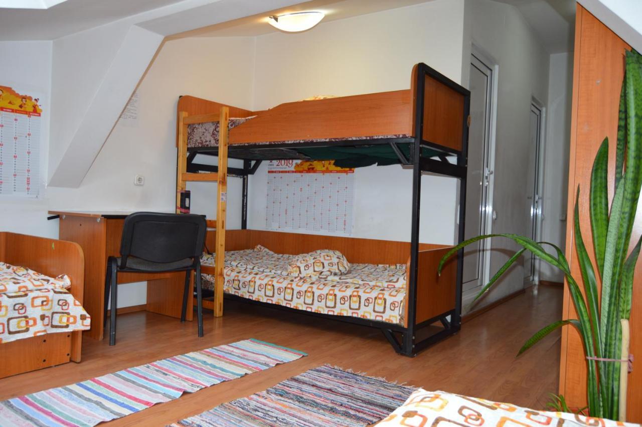 Kollege Hostel Cluj-Napoca Extérieur photo