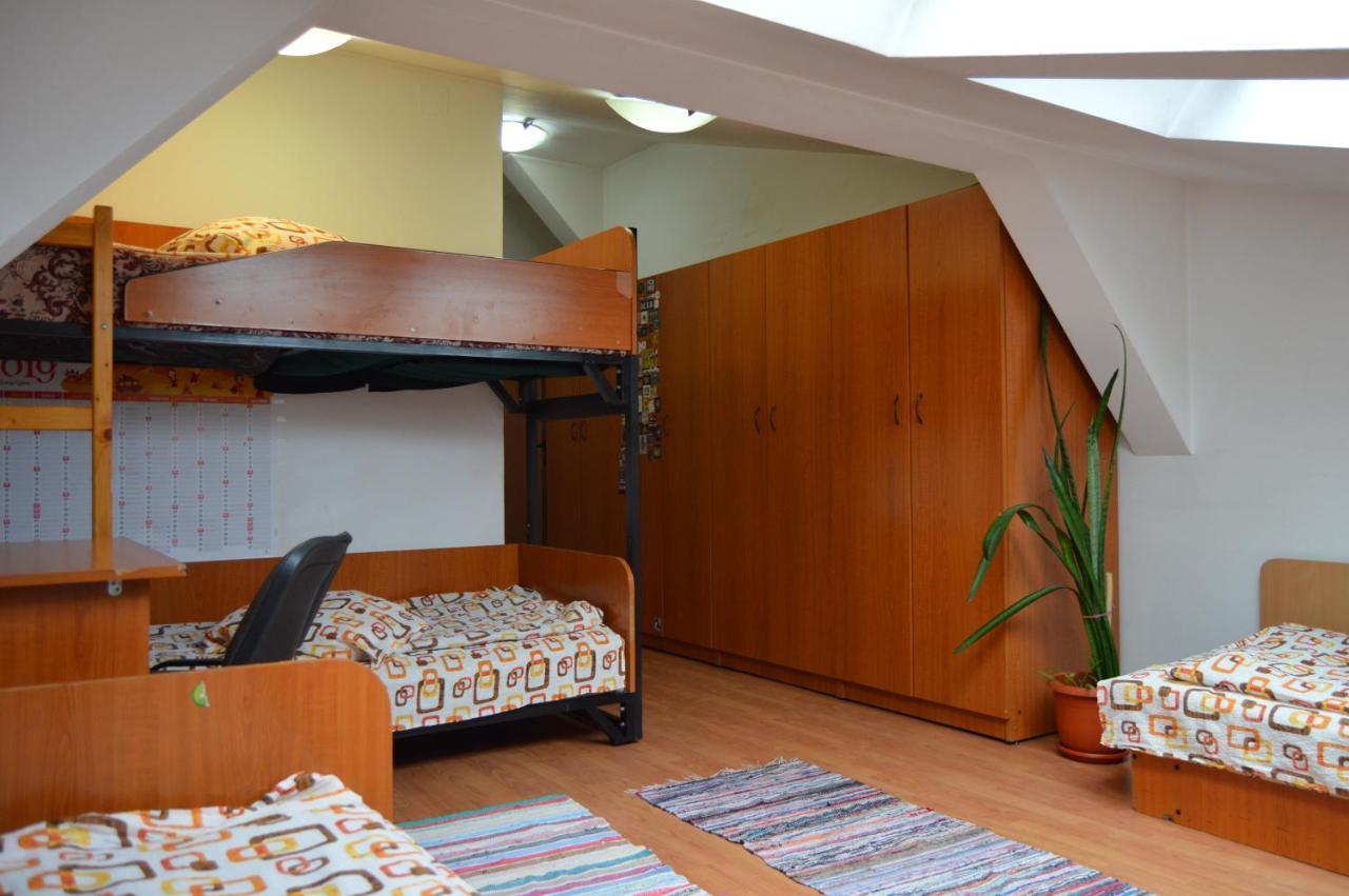 Kollege Hostel Cluj-Napoca Extérieur photo