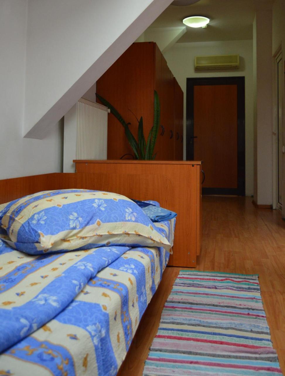 Kollege Hostel Cluj-Napoca Extérieur photo