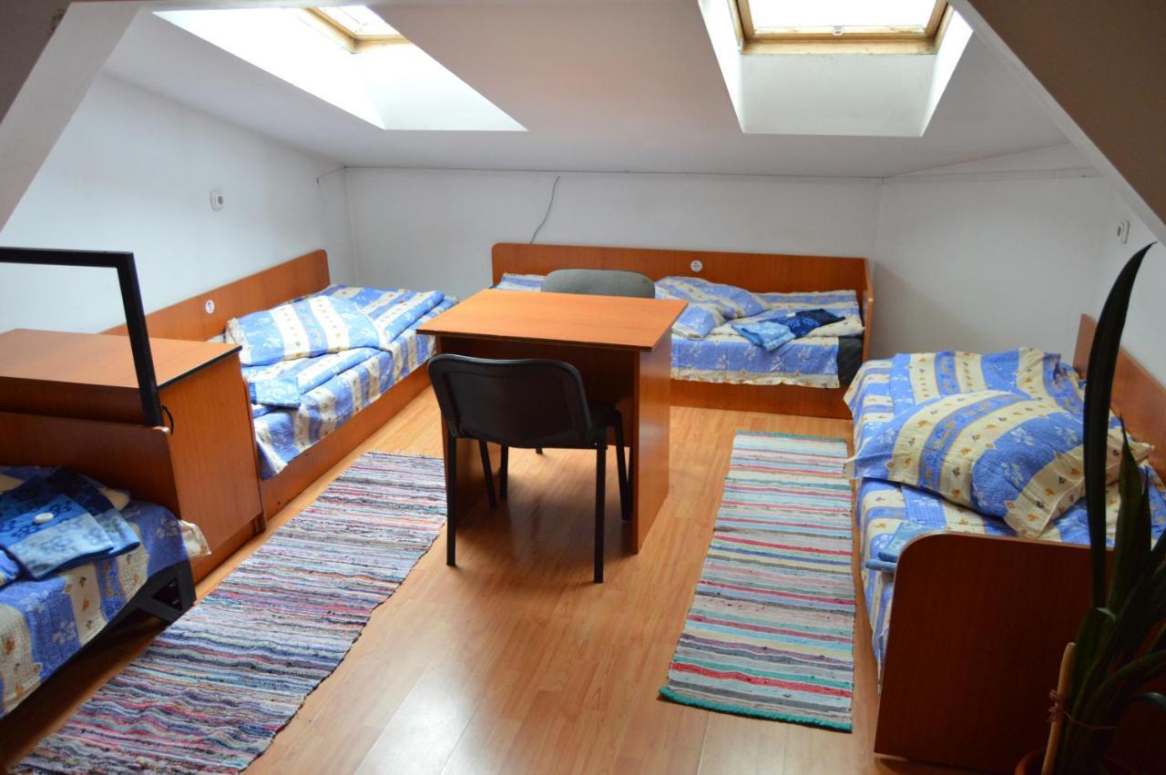 Kollege Hostel Cluj-Napoca Extérieur photo